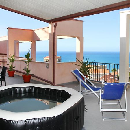 Attico Vista Mare Con Terrazza E Spa Riscaldata 산토스테파노디카마스트라 외부 사진
