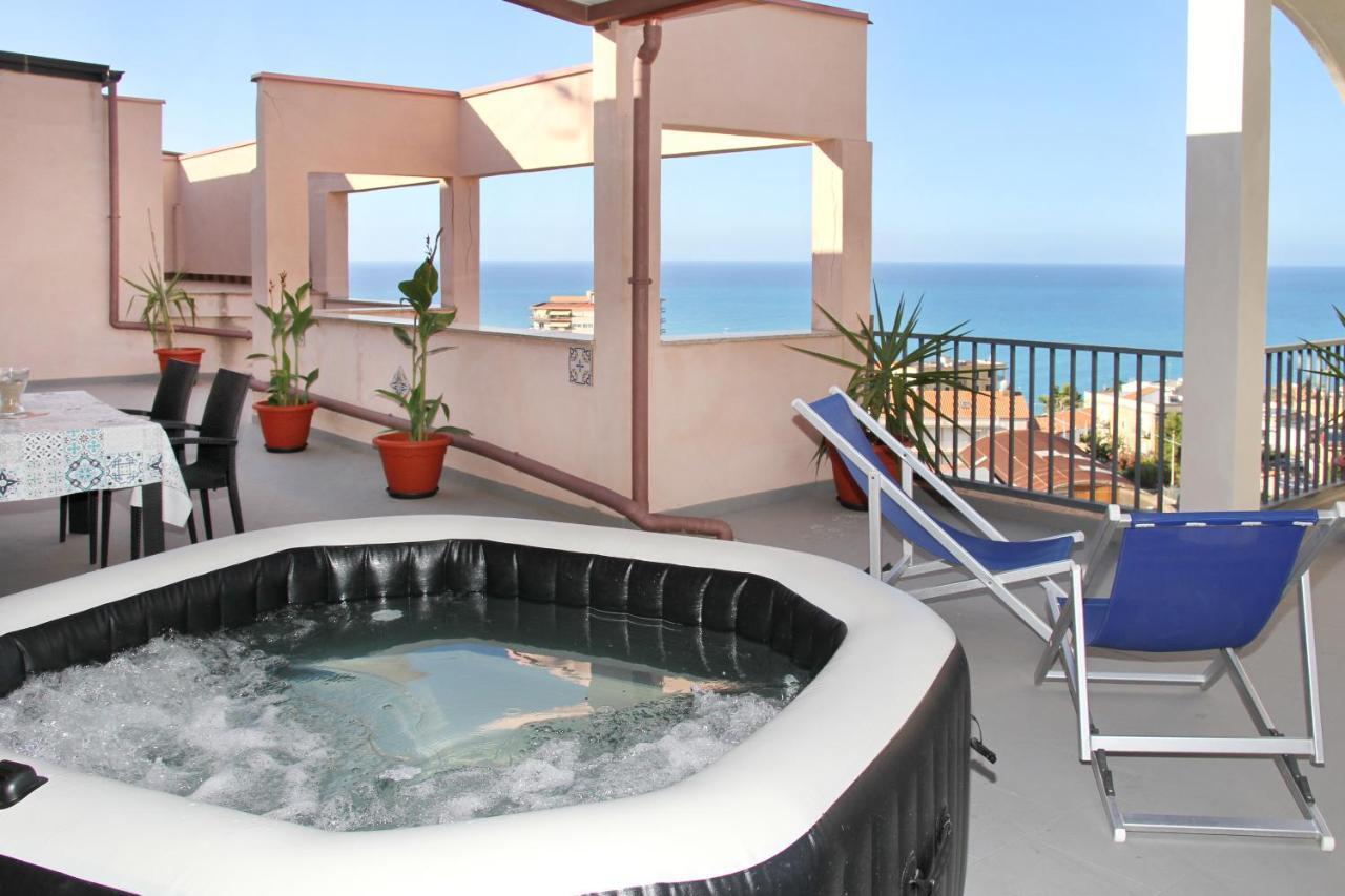 Attico Vista Mare Con Terrazza E Spa Riscaldata 산토스테파노디카마스트라 외부 사진