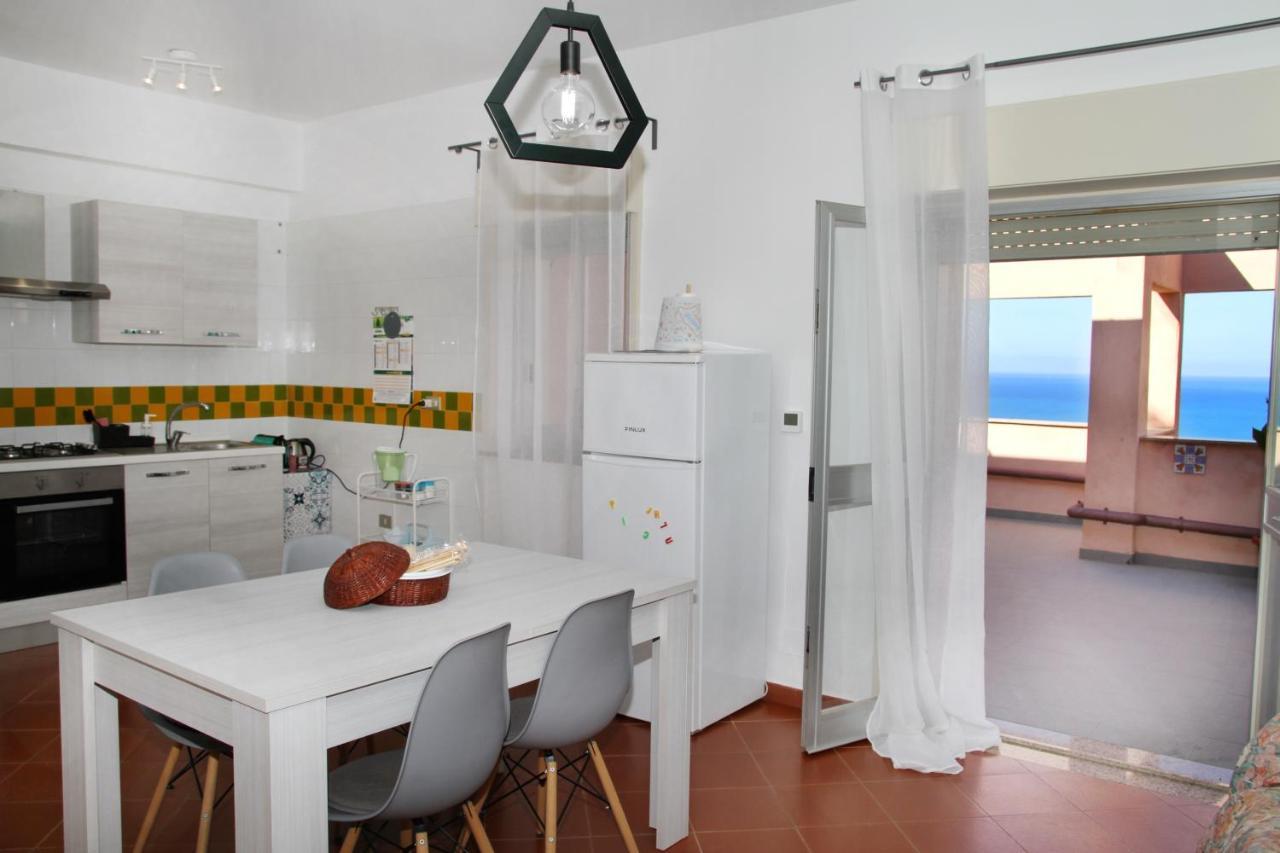 Attico Vista Mare Con Terrazza E Spa Riscaldata 산토스테파노디카마스트라 외부 사진