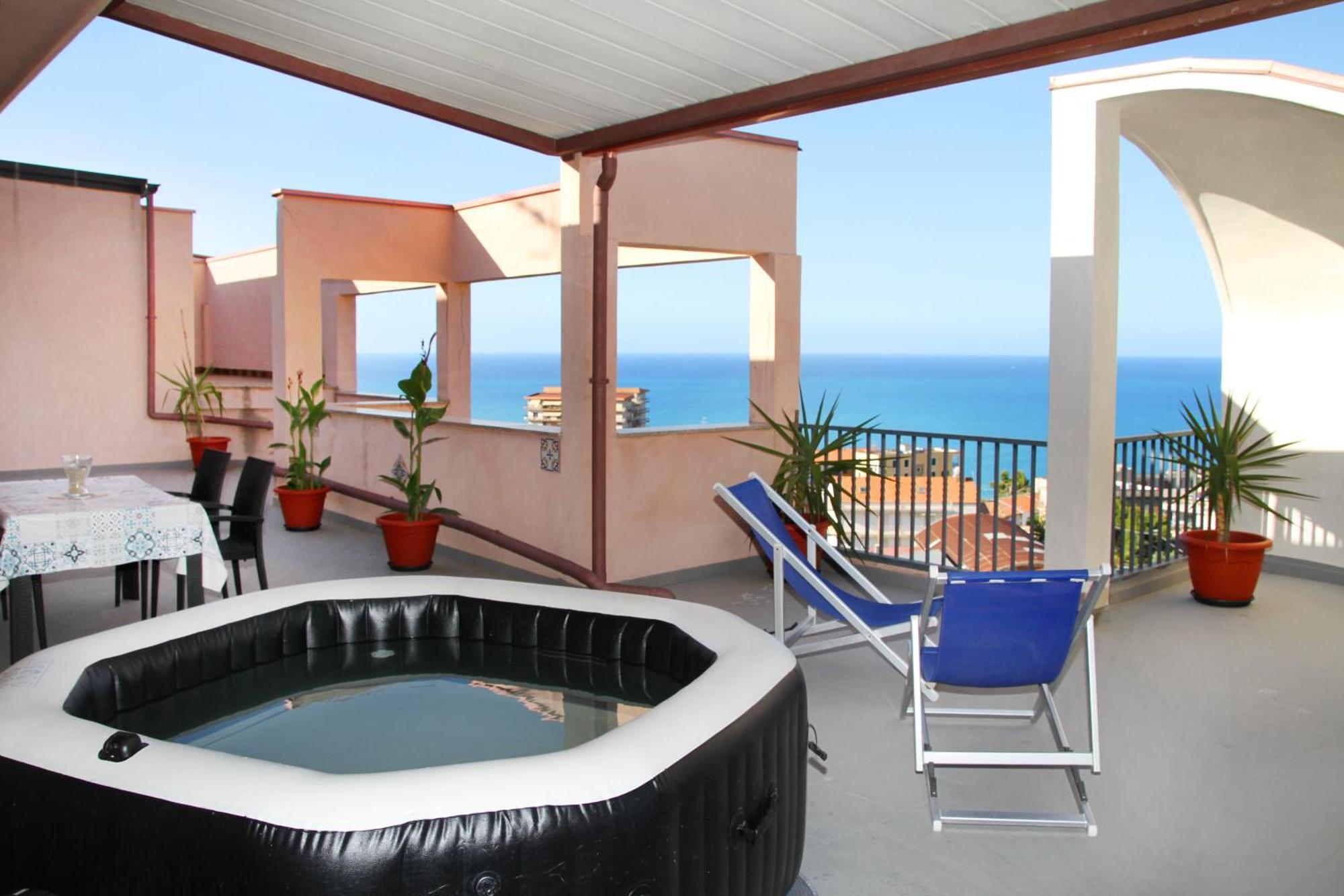 Attico Vista Mare Con Terrazza E Spa Riscaldata 산토스테파노디카마스트라 외부 사진