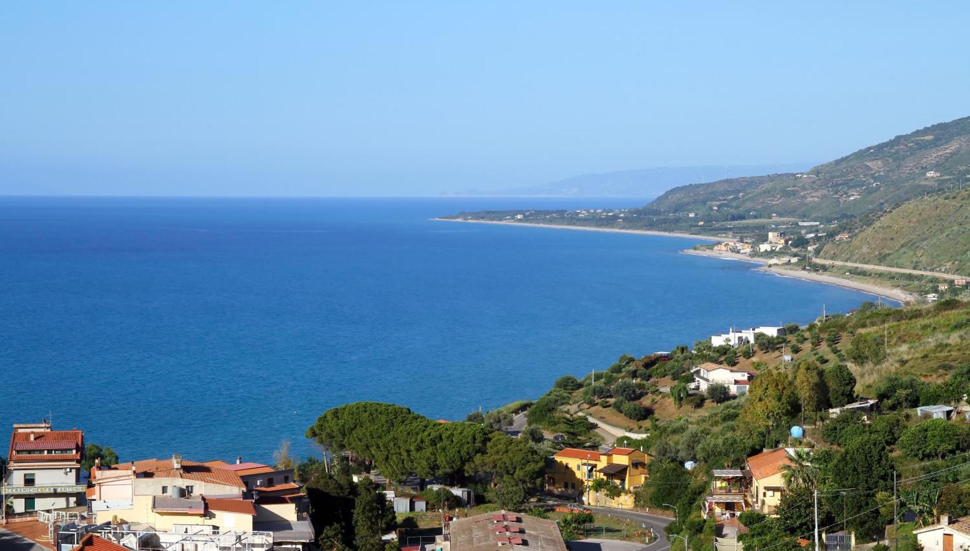 Attico Vista Mare Con Terrazza E Spa Riscaldata 산토스테파노디카마스트라 외부 사진